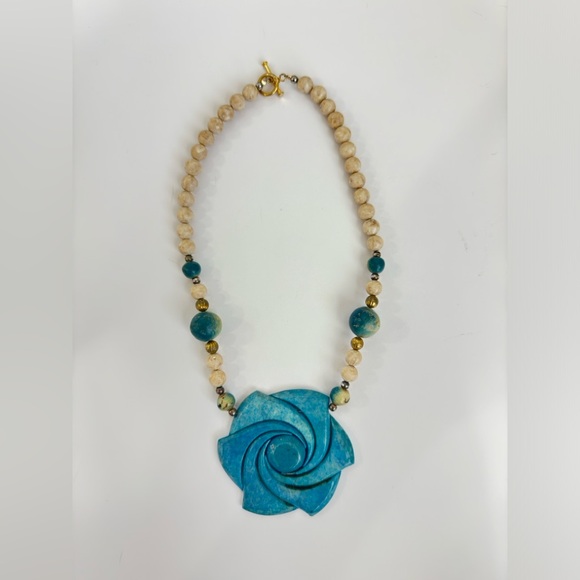 Vintage Flower Necklace - Picture 4 of 7